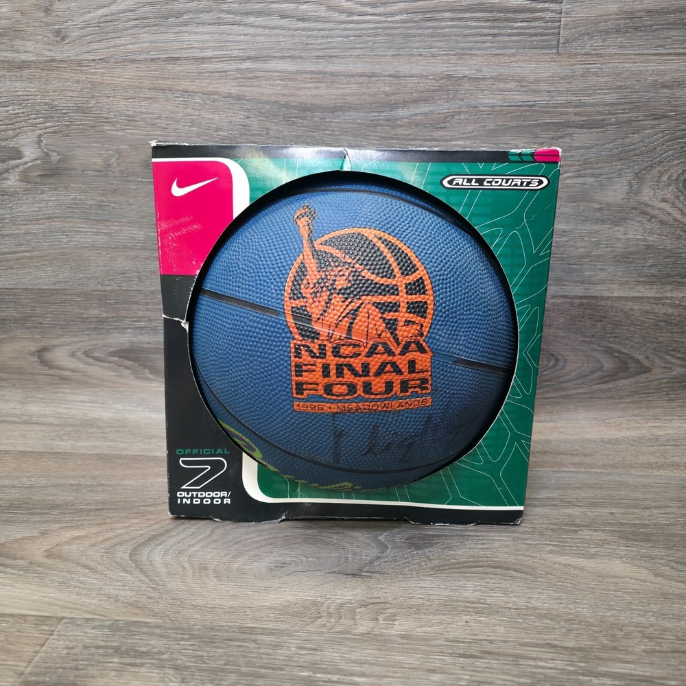 1996 NCAA Final Four Meadowlands Basketball Signed Vintage Harlem Globetrotters